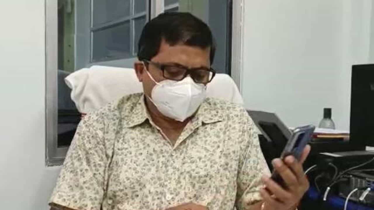 Jalpaiguri: জাপানি এনকেফালাইটিসের সংক্রমণ নয়, অজানা জ্বর নিয়ে মুখ খুললেন জনস্বাস্থ্য আধিকারিক Jalpaiguri: জাপানি এনকেফালাইটিসের সংক্রমণ নয়, অজানা জ্বর নিয়ে মুখ খুললেন জনস্বাস্থ্য আধিকারিক
