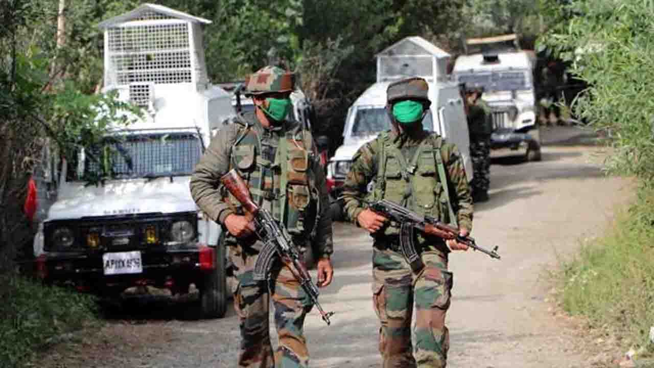 Jammu Kashmir: অনুষ্ঠান বাড়িতেই বাঙ্কার বানিয়ে থাকছে নিরাপত্তা বাহিনী! টুইটারে ক্ষোভ উগরালেন আবদুল্লা-মুফতি