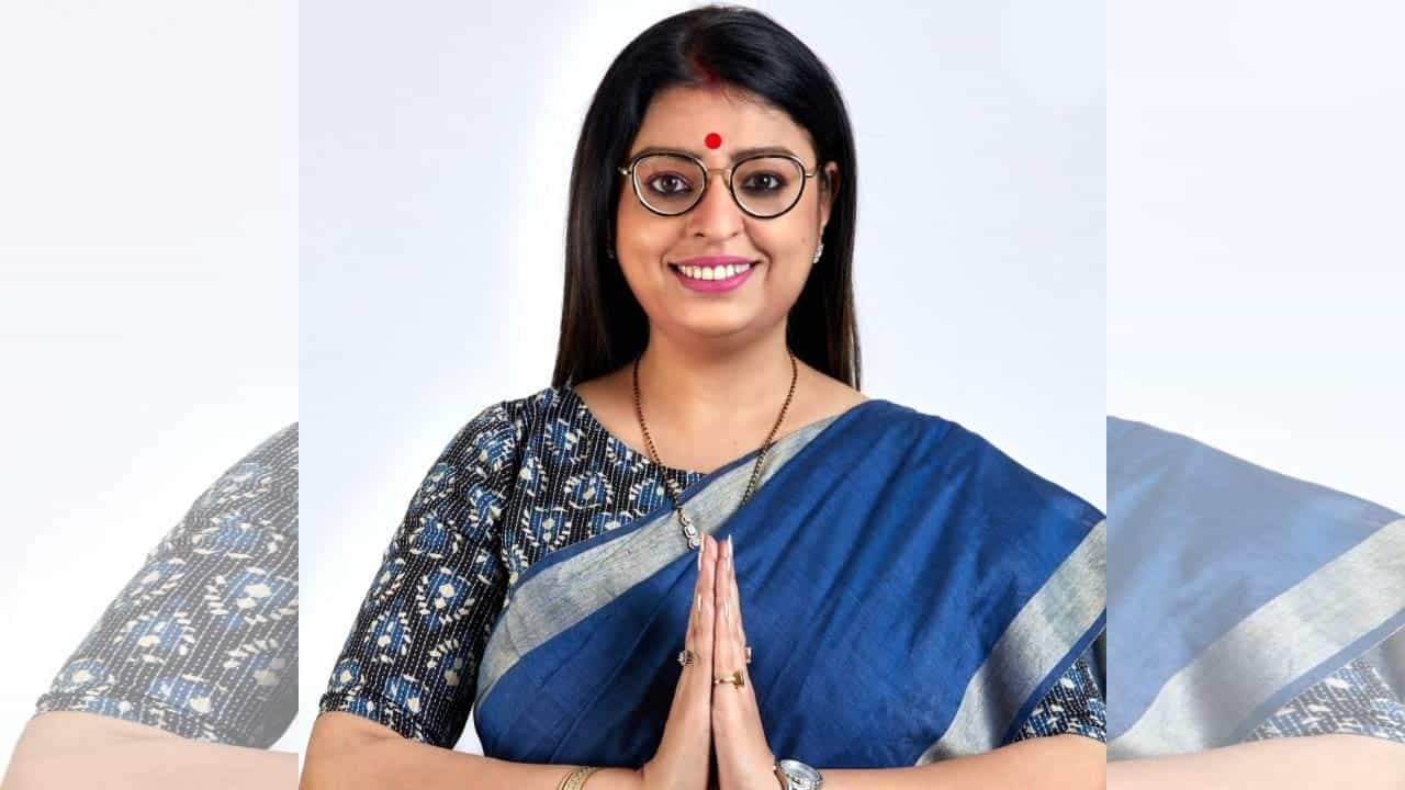 Bhabanipur By-Election: আজ প্রিয়াঙ্কার মনোনয়ন পেশ, ন্যায়ের লড়াইয়ে 'হেভিওয়েট' মমতাকে হারাতে আত্মবিশ্বাসী আইনজীবী Bhabanipur By-Election: আজ প্রিয়াঙ্কার মনোনয়ন পেশ, ন্যায়ের লড়াইয়ে 'হেভিওয়েট' মমতাকে হারাতে আত্মবিশ্বাসী আইনজীবী