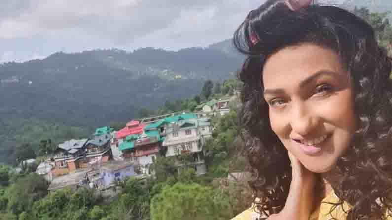 হিমাচল প্রদেশে শুটিংয়ে ব্যস্ত ঋতুপর্ণা সেনগুপ্ত।