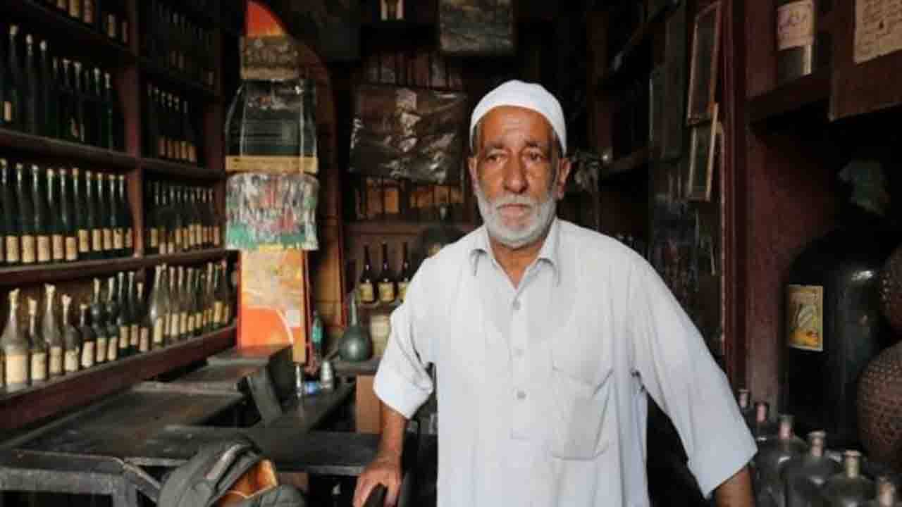 Srinagar: অস্তিত্ব সংকটে শ্রীনগরের বিখ্যাত গোলাপ জল!