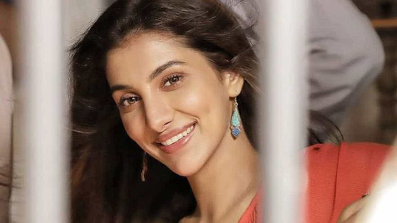 Rukmini Maitra: নতুন করে যাত্রা শুরু করলেন রুক্মিণী মৈত্র, কিন্তু কোথায়? Rukmini Maitra: নতুন করে যাত্রা শুরু করলেন রুক্মিণী মৈত্র, কিন্তু কোথায়?