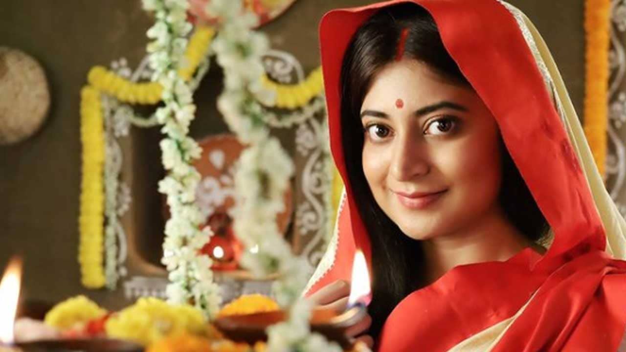 Sandipta Sen: অনস্ক্রিন সারদাদেবীর অফস্ক্রিন নাচ! সন্দীপ্তাকে এ ভাবে আগে দেখেছেন?