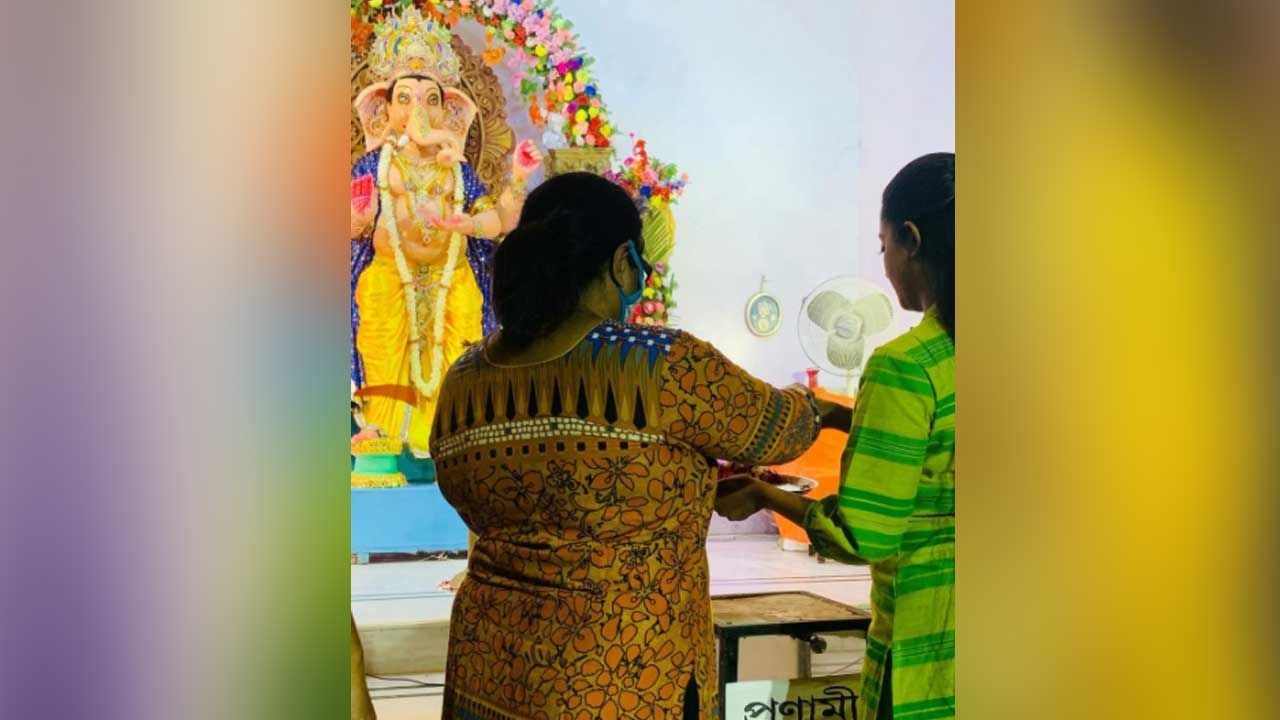 গায়ের রঙের জন্য তাঁকে নেট নাগরিকদের কটাক্ষ শুনতে হয় কেরিয়ারের প্রথম থেকেই। বহু দিন সহ্য করার পর অবশেষে দিন কয়েক আগে তিনি পুলিশে অভিযোগ দায়ের করেন। এই প্রতিবাদে সমাজের বহু বিশিষ্ট মানুষকে পাশে পেয়েছেন।