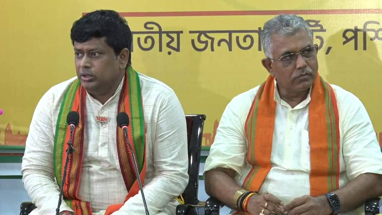 Sukanta Majumdar: খেলা হবেই, গ্যালারিতে বসে দেখব না, দিলীপকে পাশে নিয়ে দলত্যাগীদের ফেরার ডাক সুকান্তর