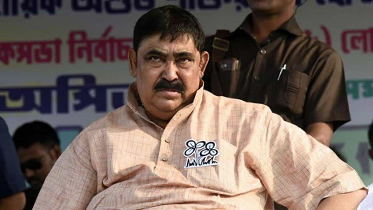 Anubrata Mondal: 'বাহিনী-টাহিনী এনে কিছু হবে না, ওদের চারটে বেশি হাত-পা আছে নাকি!' Anubrata Mondal: 'বাহিনী-টাহিনী এনে কিছু হবে না, ওদের চারটে বেশি হাত-পা আছে নাকি!'