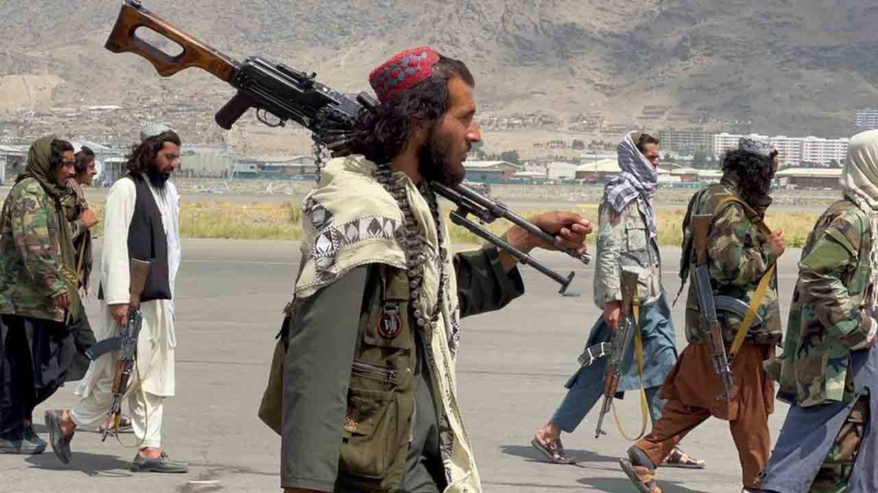 পচুক ওর দেহটা, আমরুল্লাহর ভাইকে নৃশংসভাবে হত্যা করে বাইরেই ফেলে রাখল তালিবরা