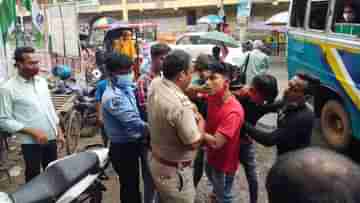 বাসস্ট্যান্ডে ছেলেমেয়ে পাশাপাশি দাঁড়ালেই ব্ল্যাকমেল! পুলিশ ধরতে যেতেই শুরু হল সংঘর্ষ