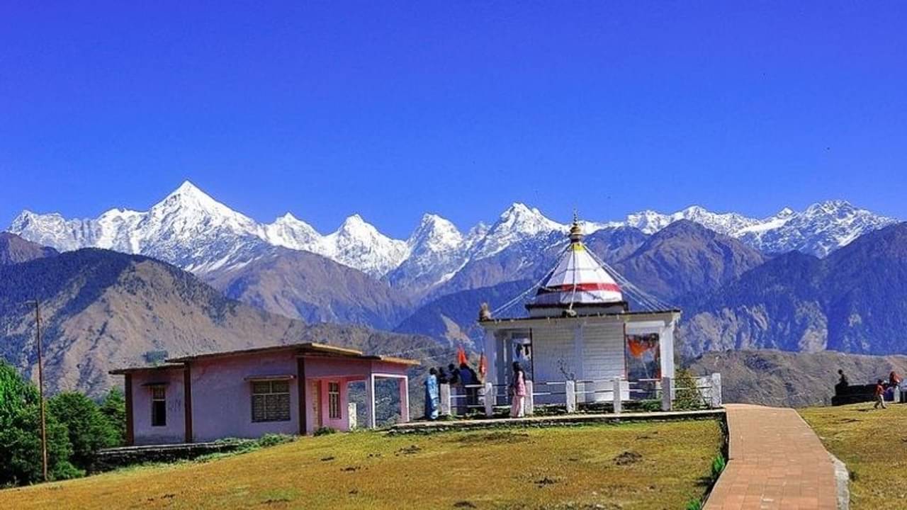 Uttarakhand: উত্তরাখণ্ডে বেড়াতে গেলে বাকেট লিস্টে রাখুন নন্দা দেবীর মন্দিরকে!