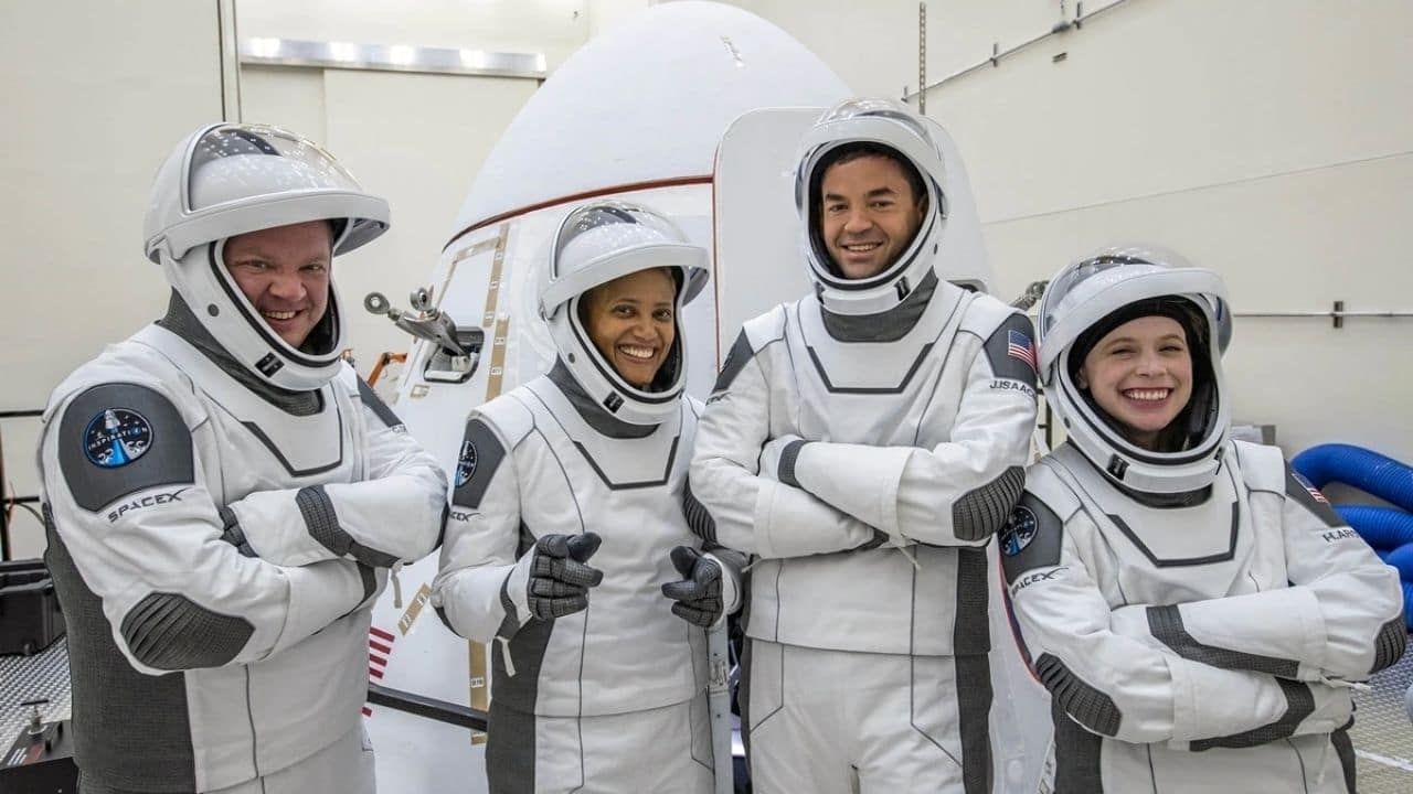 SpaceX News: এবার মহাকাশে ইউকুলেলে বাজাবে স্পেসএক্সের চার সদস্যের ক্রু!