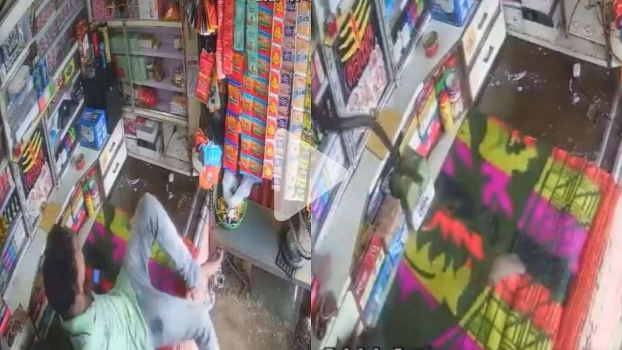 Viral Video: বিষাক্ত কোবরার ভয়ঙ্কর ছোবল থেকে একটুর জন্য বেঁচে গেল এক যুবক!