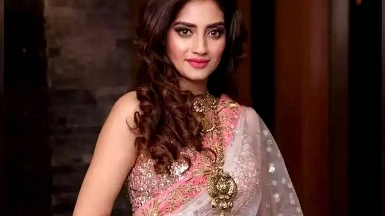 নতুন লুকে নয়া জার্নি নুসরতের, আনলেন বাবার প্রসঙ্গও