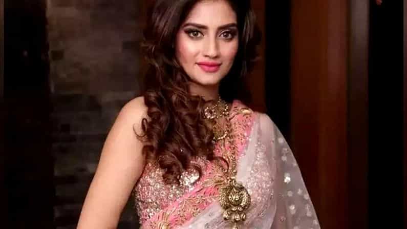 নতুন লুকে নয়া জার্নি নুসরতের, আনলেন 'বাবা'র প্রসঙ্গও নতুন লুকে নয়া জার্নি নুসরতের, আনলেন 'বাবা'র প্রসঙ্গও