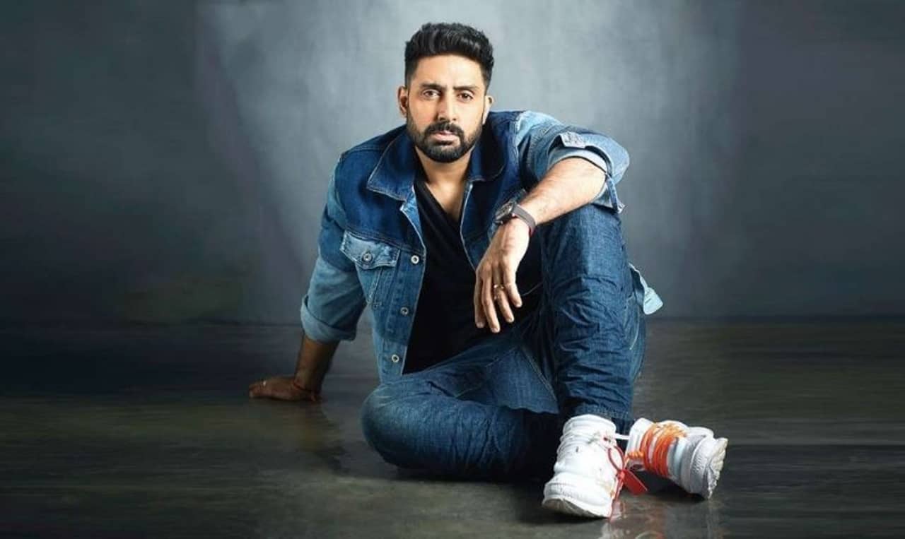 ২ লাখি থেকে ২০ হাজার টাকার জুতোর সম্ভার! জুনিয়র বচ্চনের সেরা স্নিকার্স কালেকশন দেখুন এখানে...