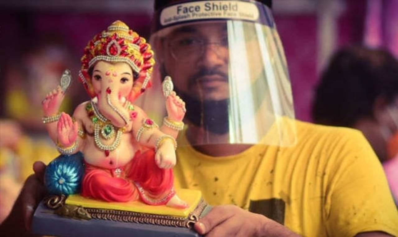 Ganesh Chaturthi: বাড়িতেই সিদ্ধিবিনায়কের পুজো করছেন? ভাগ্য ফেরাতে কোন গণেশ মন্ত্র জপ করবেন, জানুন
