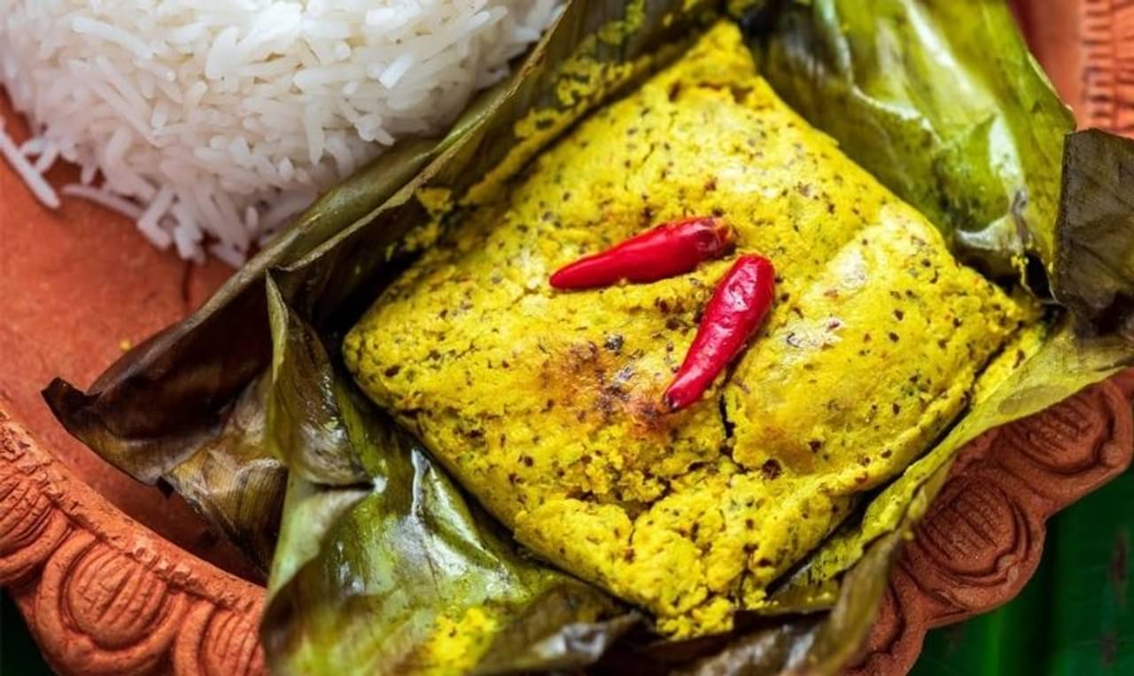 Recipe: রবিবার দুপুরে জমিয়ে রান্না করুন চিকেন পাতুরি! রইল তার রেসিপি