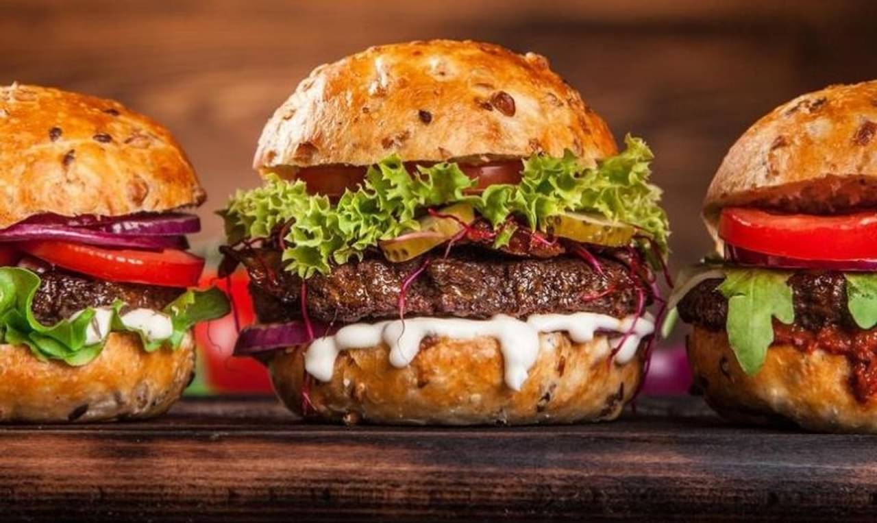 Healthy Recipe: ছুটির দিনে বাচ্চাদের জন্য বাড়িতেই চটপট বানিয়ে ফেলুন মজাদার ও স্বাস্থ্যকর চিকেন বার্গার!