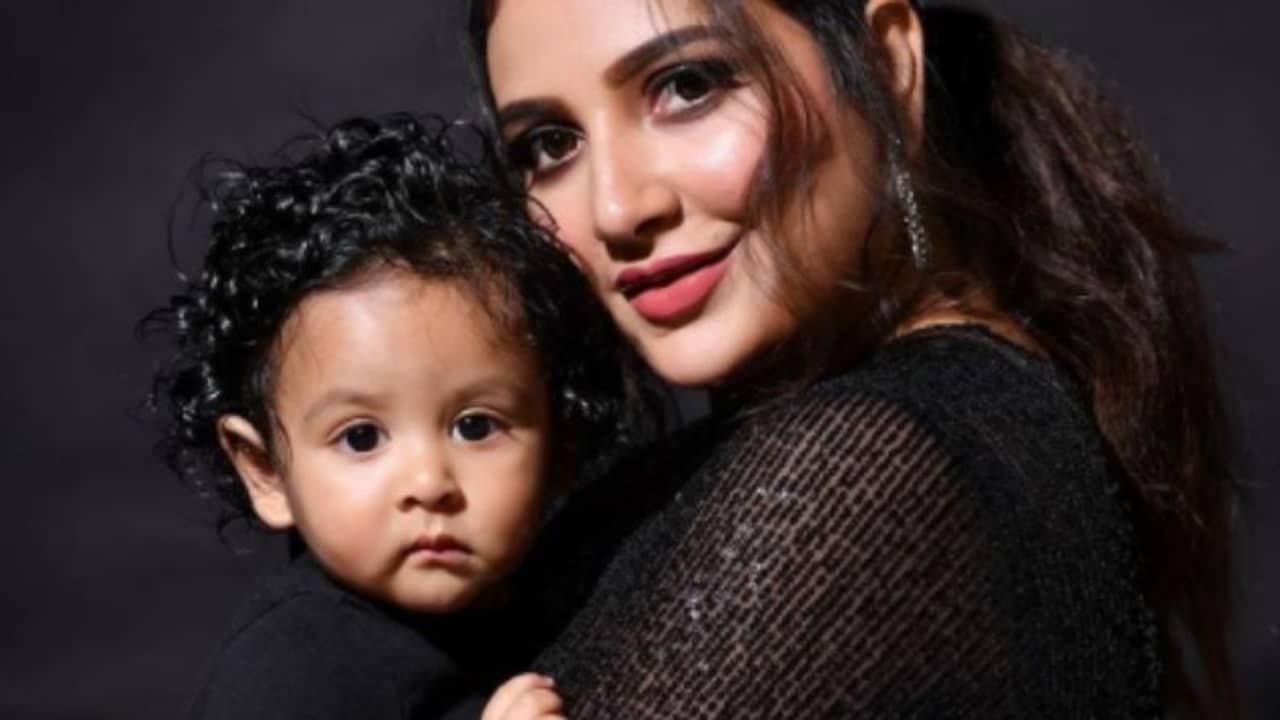 আমাদের গর্ব, ভালবাসা, গোটা পৃথিবী..., ইউভানের এক বছরে আবেগঘন রাজ-শুভশ্রী