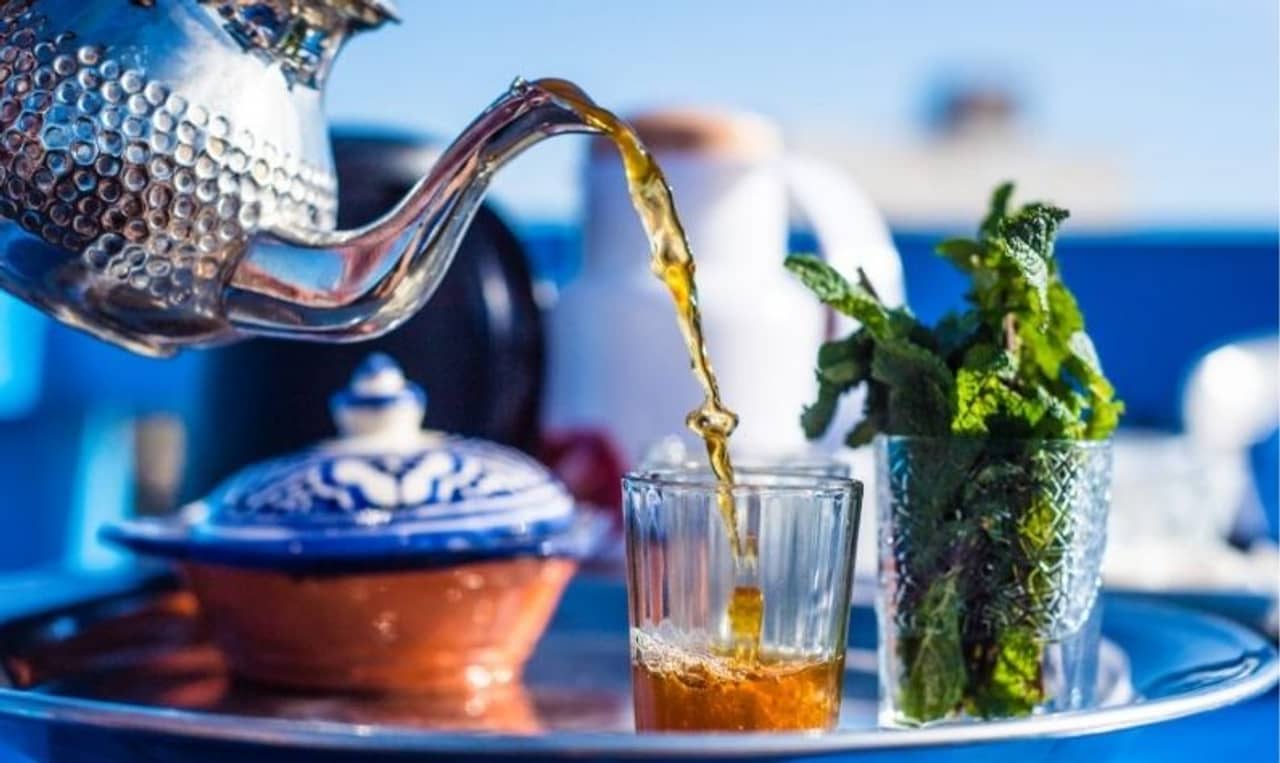 Recipe: আড্ডায় এবার স্বাস্থ্যকর চা! গ্রিন টি ও মিন্ট পাতা দিয়ে তৈরি করুন দুরন্ত মরোক্কান মিন্ট চা