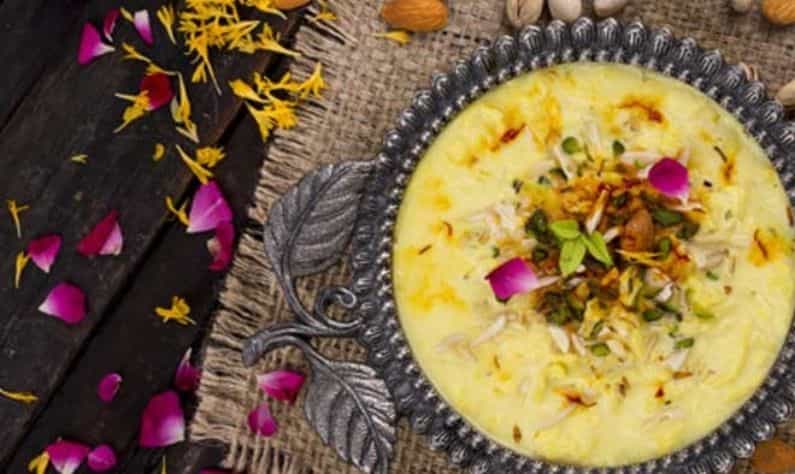 Makuti: উত্সবের মরসুমে মিষ্টির স্বাদ বদলাতে বাড়িতেই তৈরি করুন 'মাকুটি'! রইল রেসিপি Makuti: উত্সবের মরসুমে মিষ্টির স্বাদ বদলাতে বাড়িতেই তৈরি করুন 'মাকুটি'! রইল রেসিপি