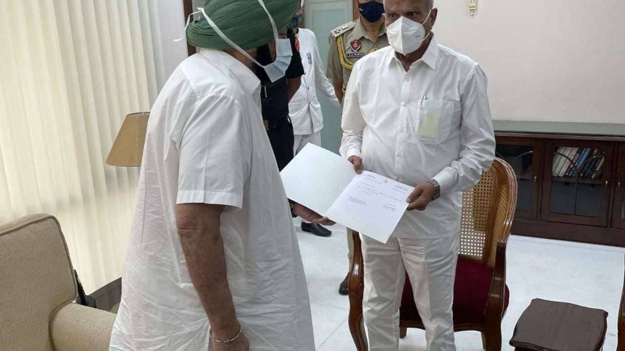 Punjab CM Amarinder Singh Resigns: মুখ্যমন্ত্রীর পদ থেকে ইস্তফা অপমানিত অমরিন্দরের