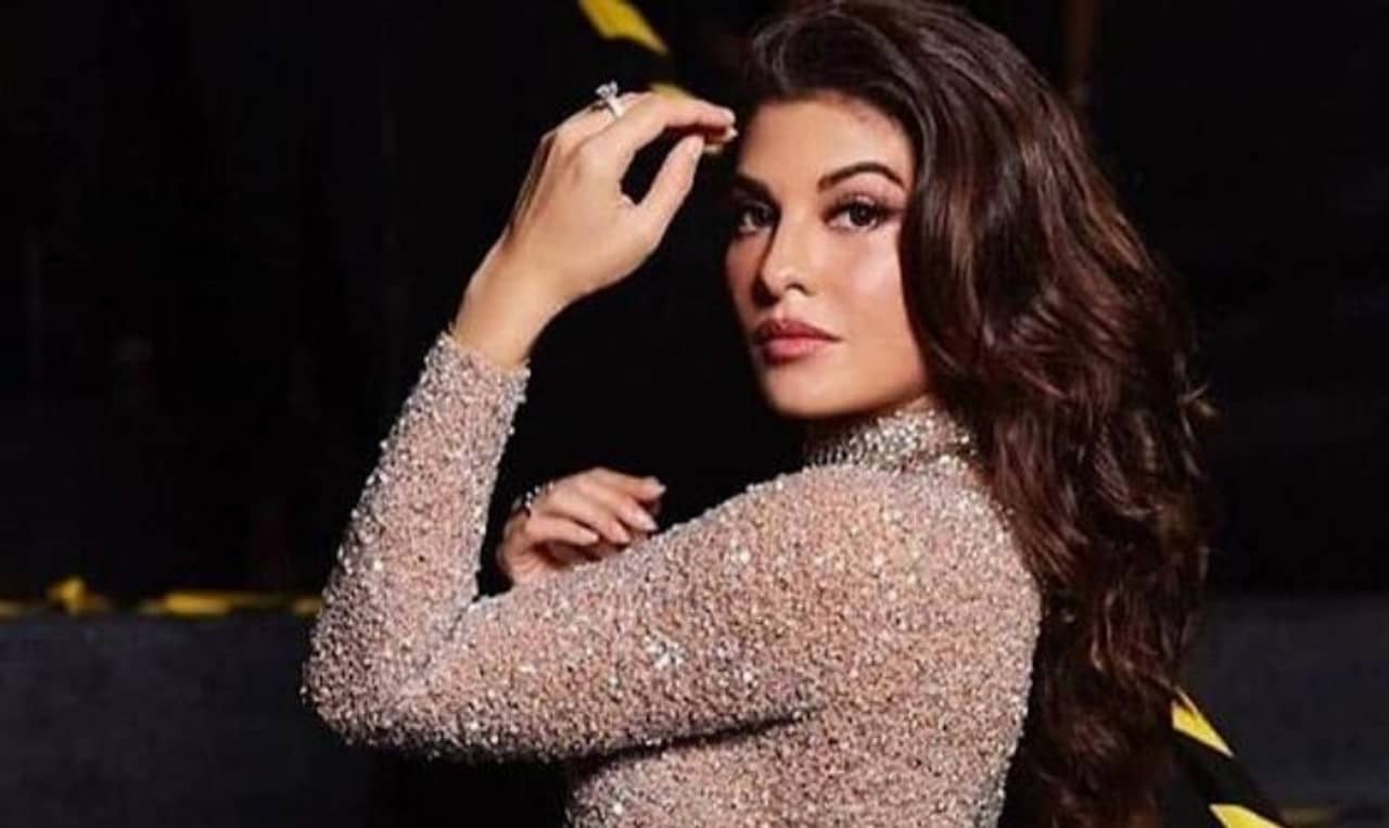Jacqueline Fernandez: সামনেই পুজো, সিল্কি-ম্মুদ চুলের জন্য জ্যাকলিন কী ঘরোয়া উপাদান ব্যবহার করেন, জেনে নিন...