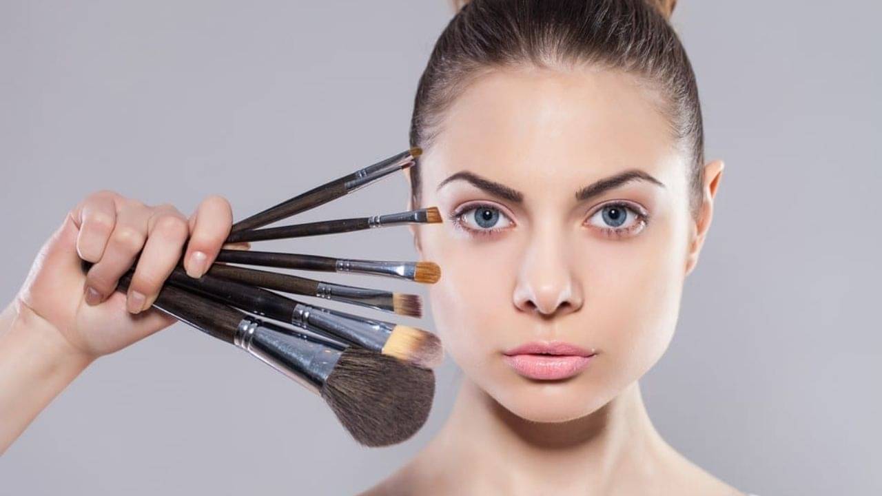 Celebrity Make Up: উৎসবের মরসুমে নিজেকে সেলিব্রিটির মতো সাজিয়ে তুলতে চান? মেকআপের এই পদ্ধতিগুলো মেনে চলুন...