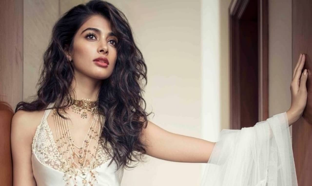 Pooja Hegde: বিয়ের জন্য স্টাইলিশ লুকের জন্য পূজার ম্যাঙ্গো লিফ শাড়ি পারফেক্ট!
