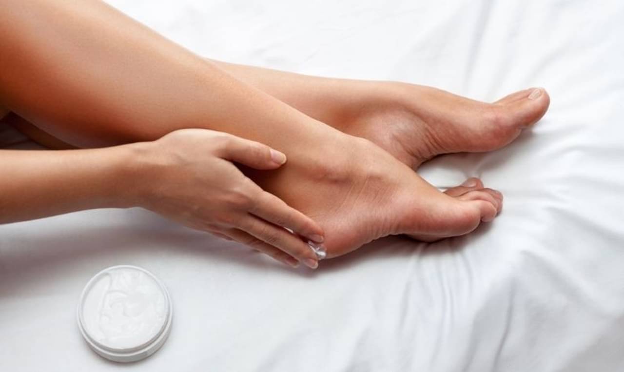 Foot Masks: মাত্র ১০ মিনিটেই কোমল-সুন্দর পা পেতে ব্যবহার এই ২ ফুট মাস্ক! উপকার মিলবেই