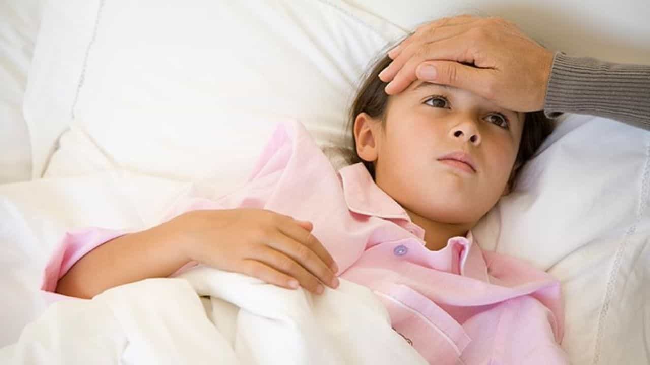 Viral fever: অজানা জ্বর থেকে কীভাবে বাচ্চাদের সুরক্ষিত রাখবেন? হাসপাতালে কখন নিয়ে যাবেন? Viral fever: অজানা জ্বর থেকে কীভাবে বাচ্চাদের সুরক্ষিত রাখবেন? হাসপাতালে কখন নিয়ে যাবেন?