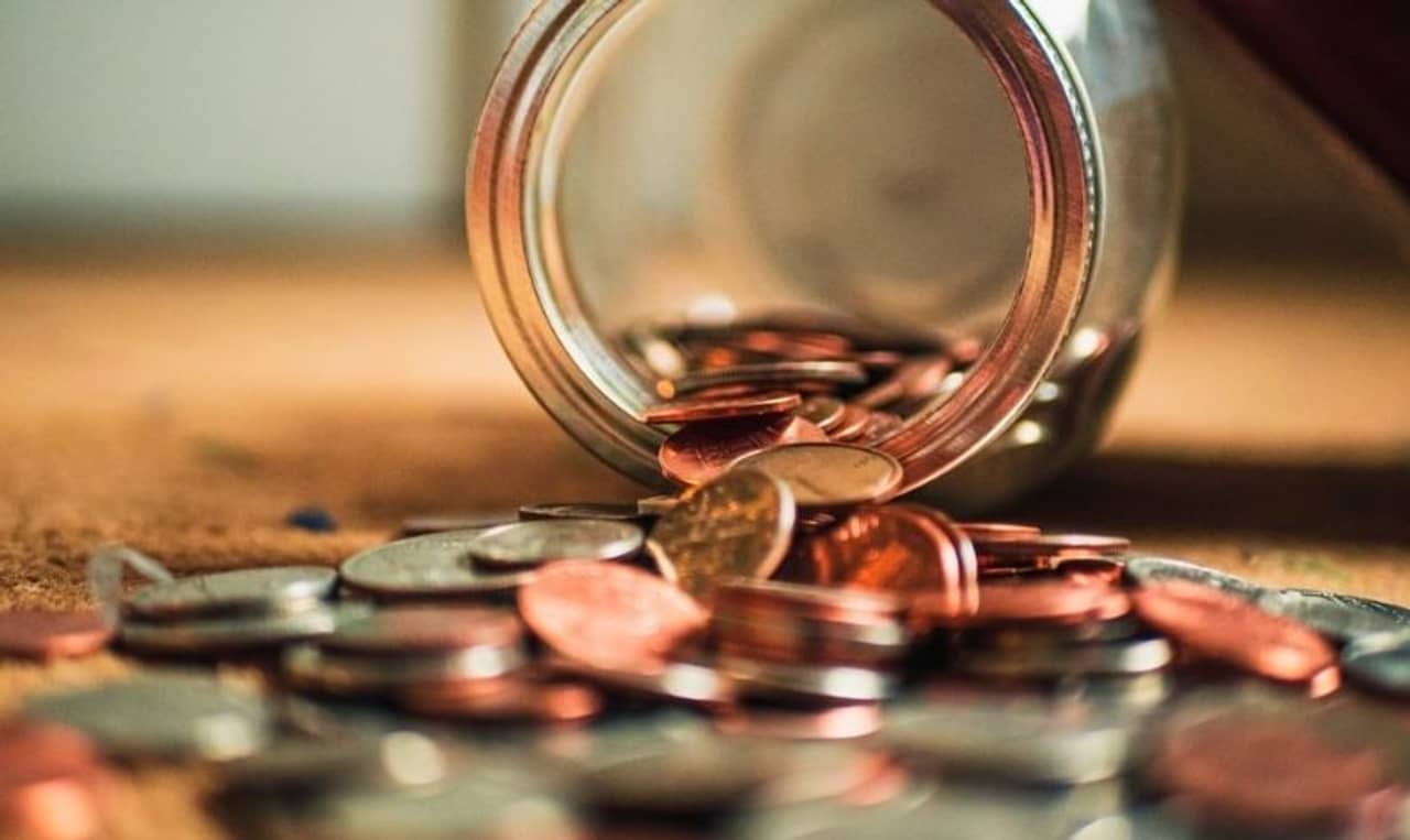 Vastu tips: এই ৪ বাজে অভ্যেসের কারণেই আর্থিক সমস্যায় ভুগছেন! বাস্তু মেনে দৈনন্দিন কাজে বদল আনুন...