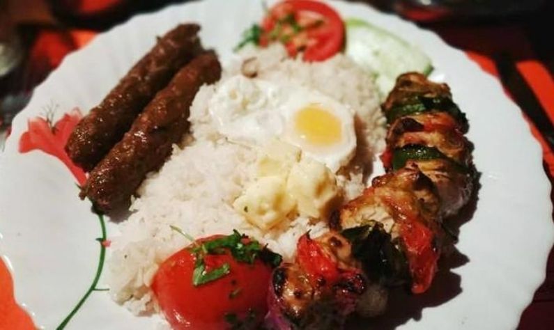 সম্মানজনক হেরিটেজ ট্যাগ হল একটি ফলক, সেইসব রেস্তোরাঁগুলি ছয় দশকের উপর নিজেদের জনপ্রিয়তা বজায় রেখে সুস্বাদ ও প্রসিদ্ধ পদগুলি পরিবেশন করে। INTACH অনুসারে, এখনও পর্যন্ত ১৫টি রেস্তোরাঁকে এই সম্মানের সঙ্গে তালিকাভুক্ত করা হয়েছে।