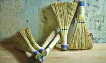 Rules of Brooms: ঝাড়ু কী আপনি উল্টে রাখেন? শিশুর হাতে ঝাঁটা থাকলে কী হয় জানেন?