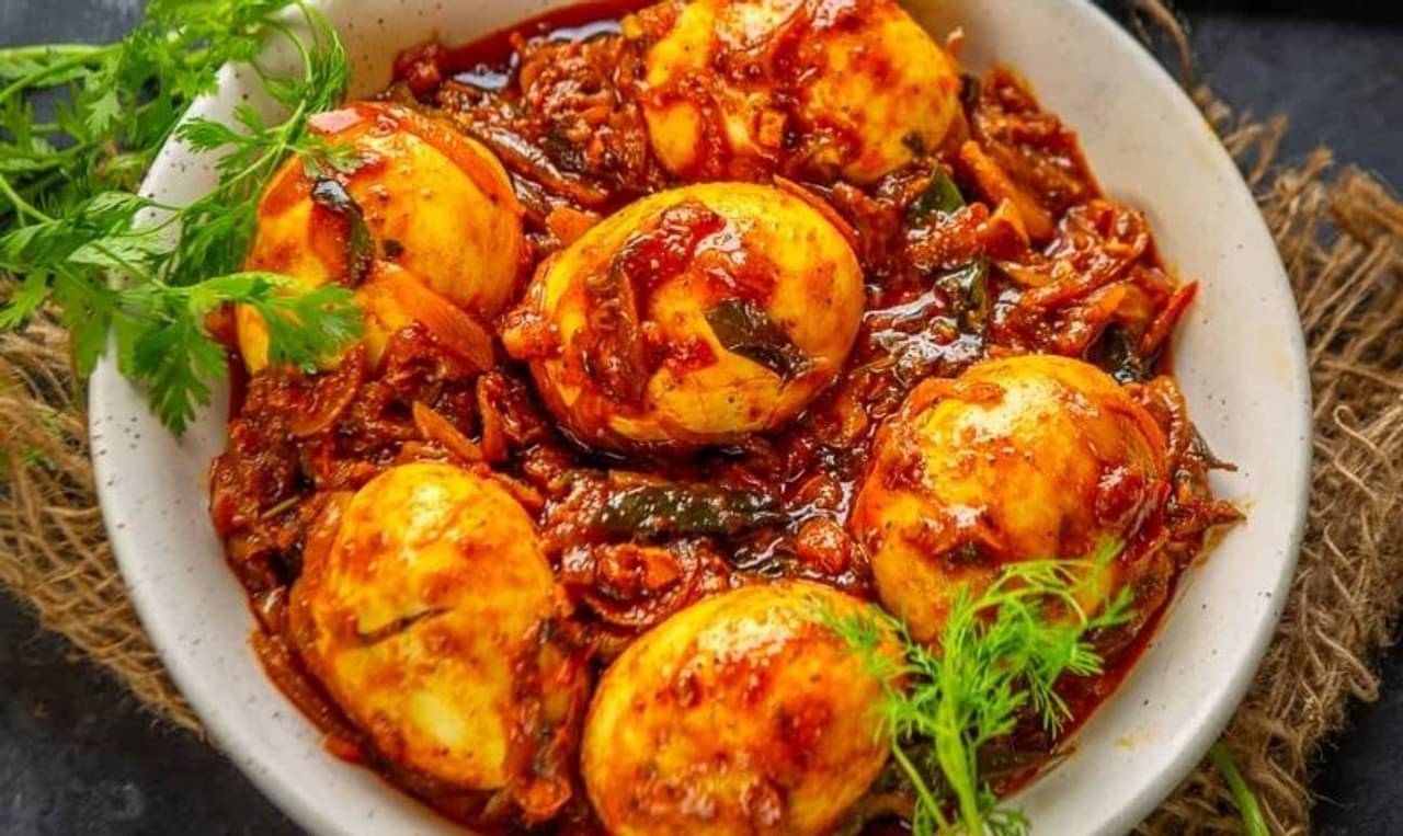Recipe: ডিম খেতে ভালবাসেন? সপ্তাহান্তে মুখের স্বাদ বদলাতে বানিয়ে ফেলুন এই জিভে জল আনা রেসিপি