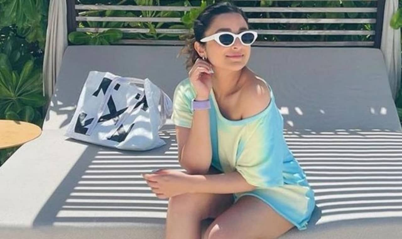 Parineeti Chopra: মলদ্বীপে লাল বিকিনি ও সাদা জাম্পস্যুটে বোল্ড লুকে পরিনীতি! দেখুন একঝলকে...