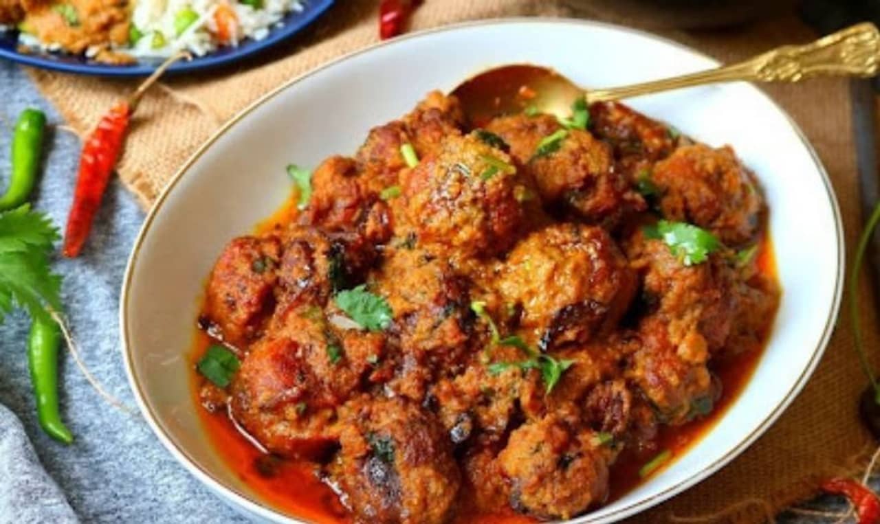 Recipe: বৃষ্টির দিনে ভাজা বা ভাপা ইলিশের বদলে রেঁধে ফেলুন অসাধারণ স্বাদের ইলিশ কোফতা!