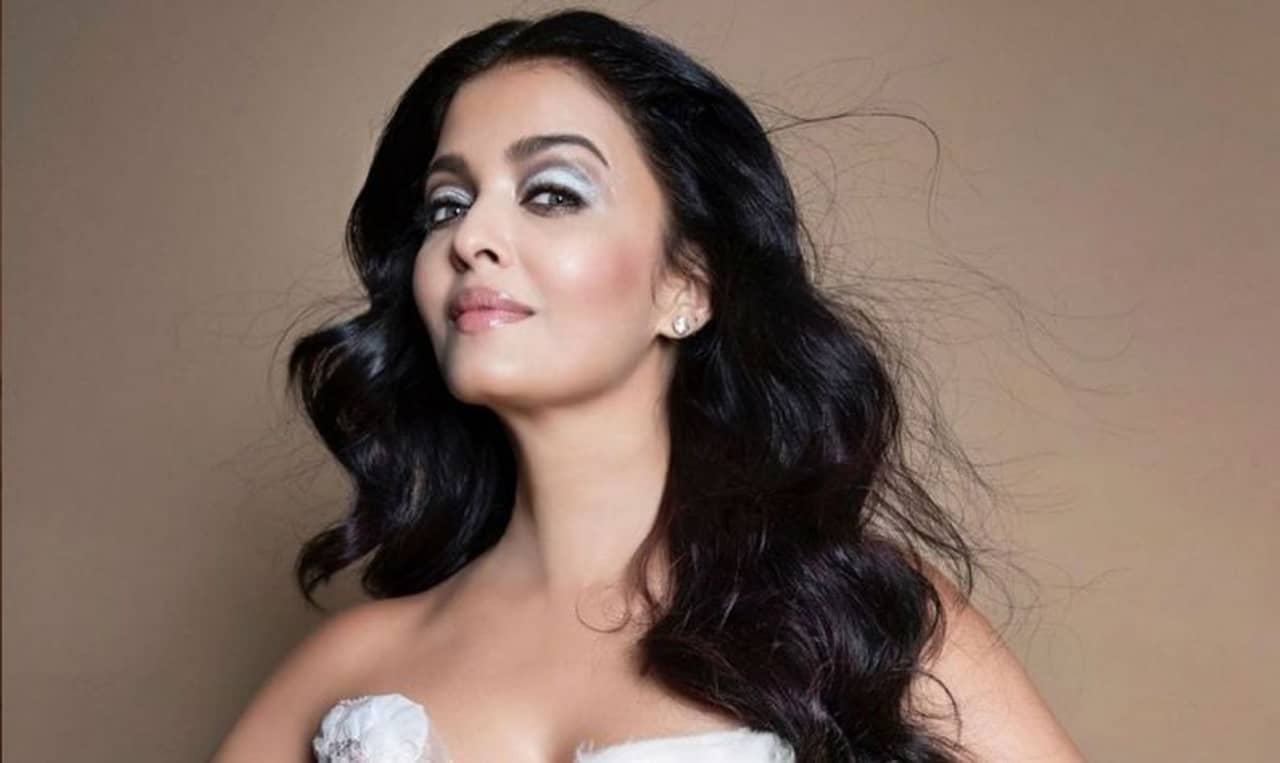 Aishwarya Rai: ঘরোয়া ফেসমাস্কেই ত্বকের উজ্জ্বলতা বজায় থাকে! একথা অক্ষরে অক্ষরে মানেন প্রাক্তন বিশ্বসুন্দরীও