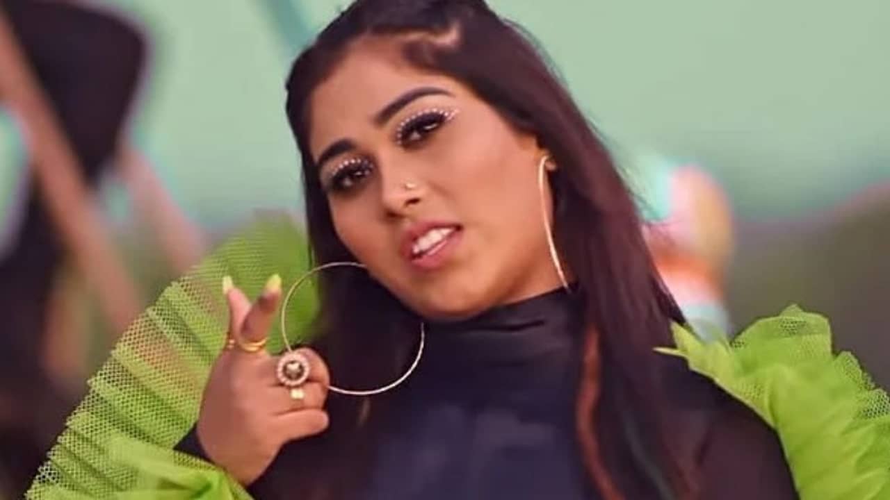 Afsana Khan: কোয়রান্টিনে প্যানিক অ্যাটাক, যাত্রা শুরু হওয়ার আগেই বিগবস ছাড়লেন প্রতিযোগী?