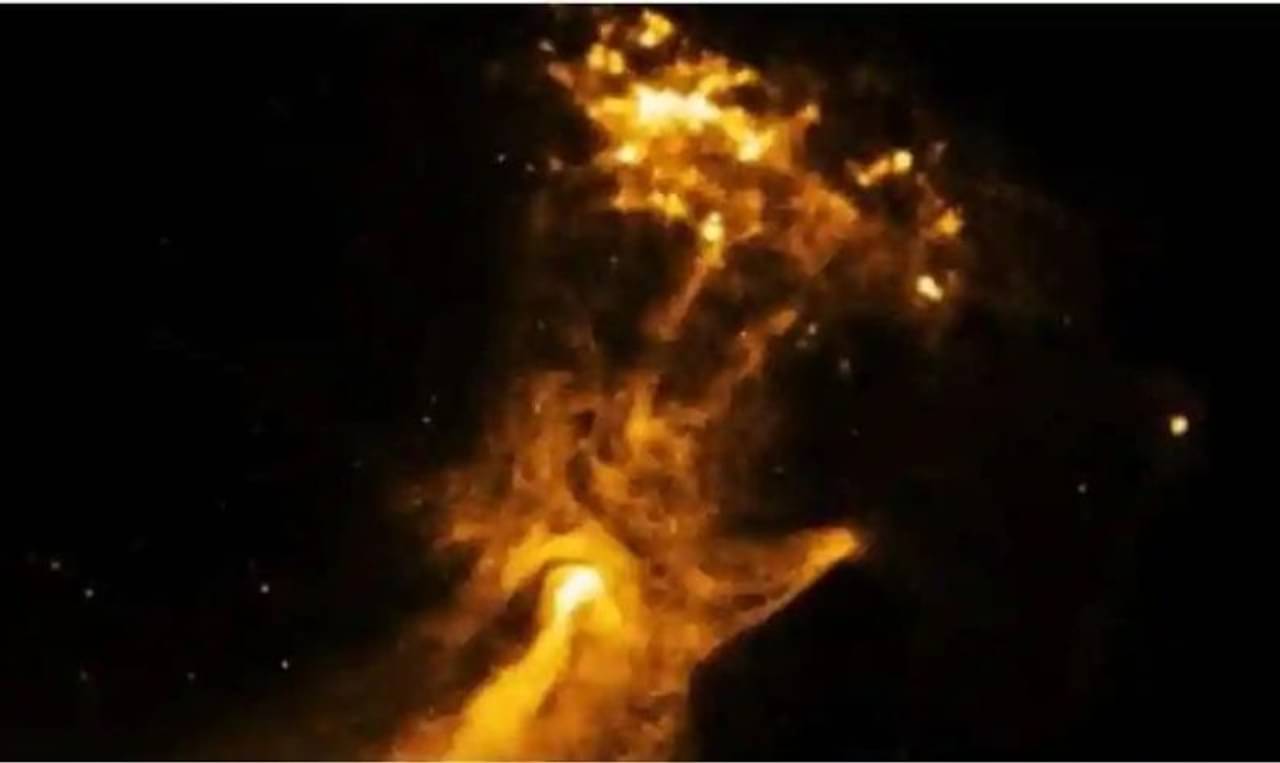 Hand of God: মহাকাশে দেখা দিল ভগবানের হাত! নাসার ছবি নিয়ে হৈচৈ নেটপাড়ায়