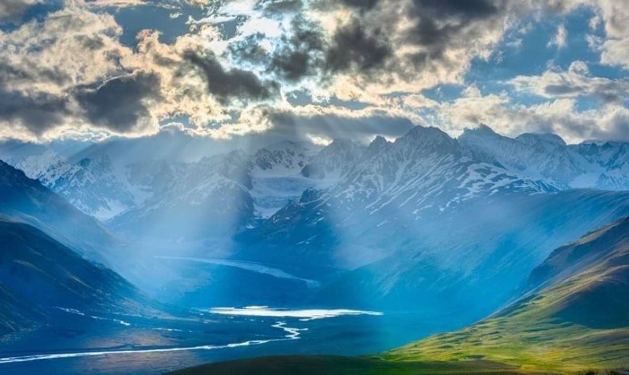 Himalayas In Autumn: শরতের ঝলমলে আবহাওয়ায় হিমালয়ের বিষ্ময়কর রূপ দেখেছেন কখনও?