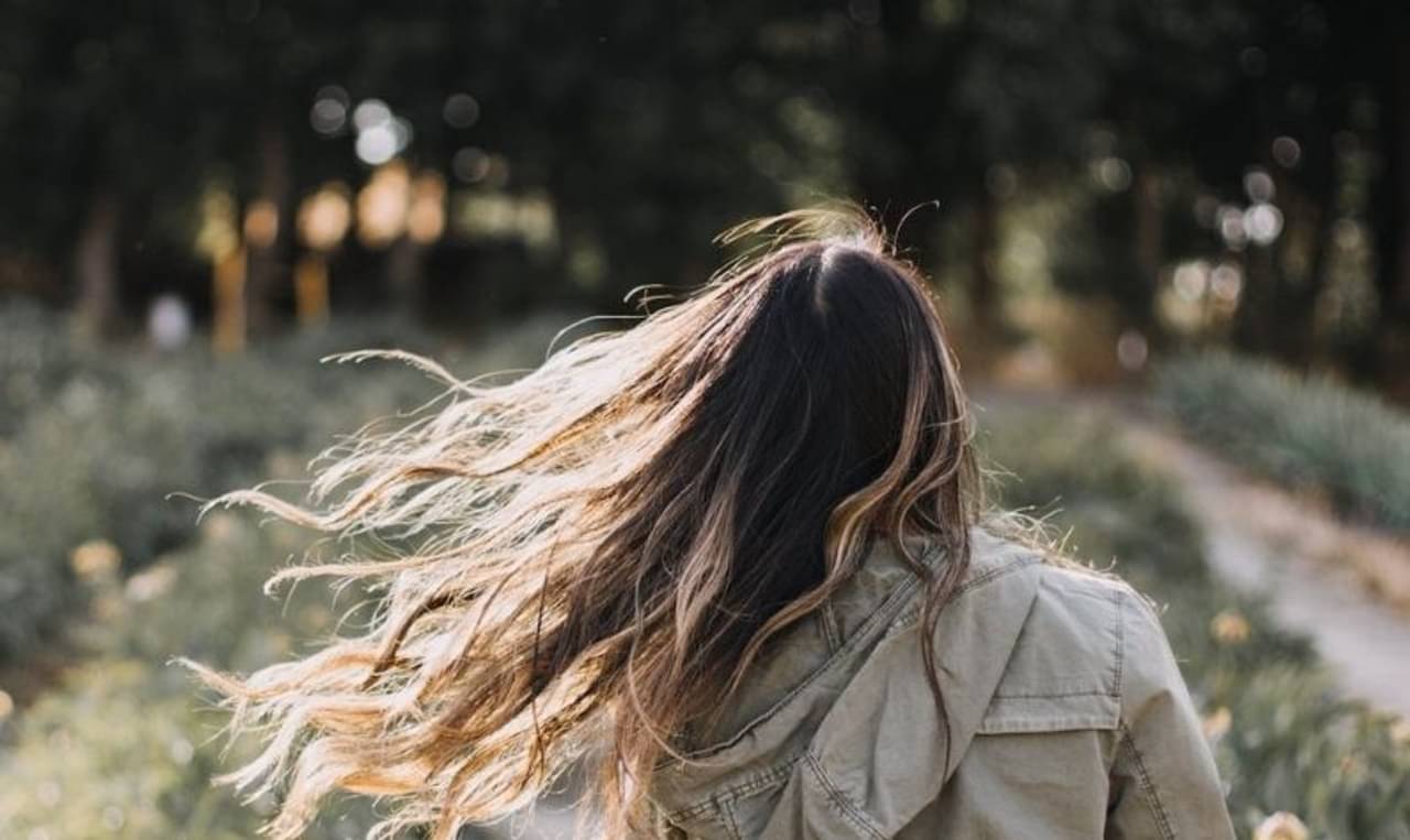 Hair Care: ঋতু বদলের সঙ্গে সঙ্গে প্রাকৃতিক উপায়ে চুলের যত্ন নিন, বলছেন বিশেষজ্ঞরা