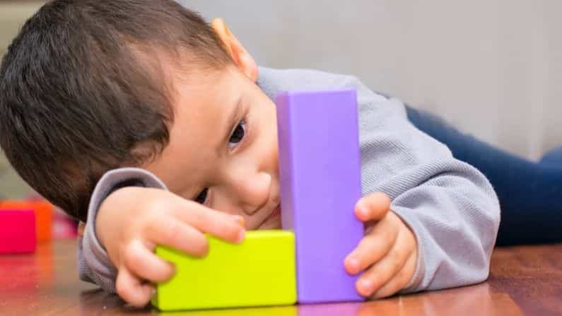 Autism: শিশুদের মধ্যে অটিজমের লক্ষণগুলি কী কী জেনে নিন! Autism: শিশুদের মধ্যে অটিজমের লক্ষণগুলি কী কী জেনে নিন!