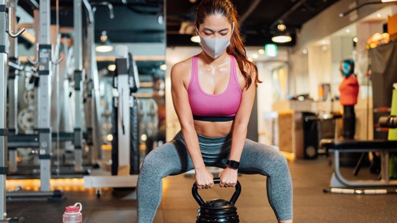 Face Masks During Exercise: ব্যায়ামের সময় মাস্ক পরলে গুরুতর ক্ষতির সম্ভাবনা কি আদেও আছে? কী জানালো এই গবেষণা?