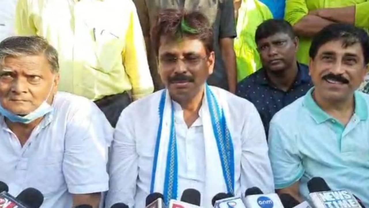 ভুল তো আমারও ছিল, বাগদায় বিশ্বজিৎ ফিরতেই ব্যান্ড বাজিয়ে অভ্যর্থনা তৃণমূলের