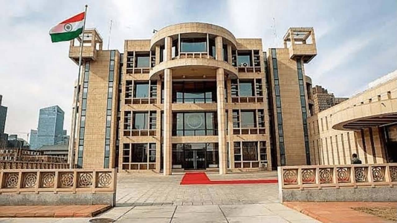 কাবুলে আপাতত নিরাপদেই রয়েছে ভারতীয় দূতাবাস, সময়ে বেতনও পাচ্ছেন কর্মীরা