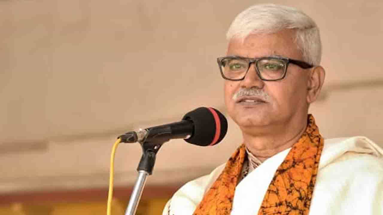 Visva Bharati: বিশ্বভারতীর উপাচার্যের বিরুদ্ধে শ্লীলতাহানীর অভিযোগ! থানায় গেল যৌথ মঞ্চ Visva Bharati: বিশ্বভারতীর উপাচার্যের বিরুদ্ধে শ্লীলতাহানীর অভিযোগ! থানায় গেল যৌথ মঞ্চ