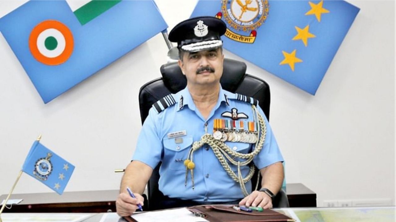 IAF Chief: চার দশকের অভিজ্ঞতা, ঝুলিতে ১৫টি পদক, ভাদুরিয়ার পর বায়ুসেনার নেতৃত্বে ইনিই