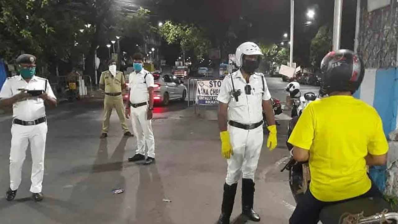 Kolkata Police Helpline: বাজি ফাটানোয় বেনিয়ম দেখলেই অভিযোগ জানান হোয়াটসঅ্যাপে, হেল্পলাইন নম্বর চালু কলকাতা পুলিশের