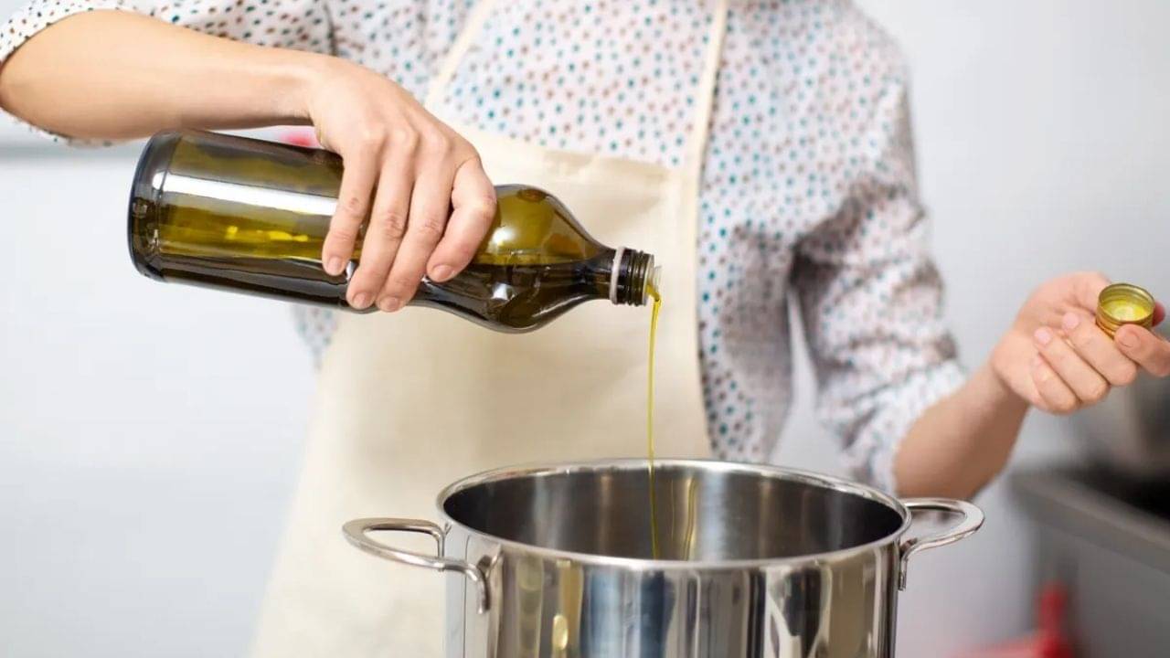 Health Tips: স্বাস্থ্যকর খাদ্যতালিকায় সঠিক তেল বেছে নেওয়া কেন জরুরি জানেন?