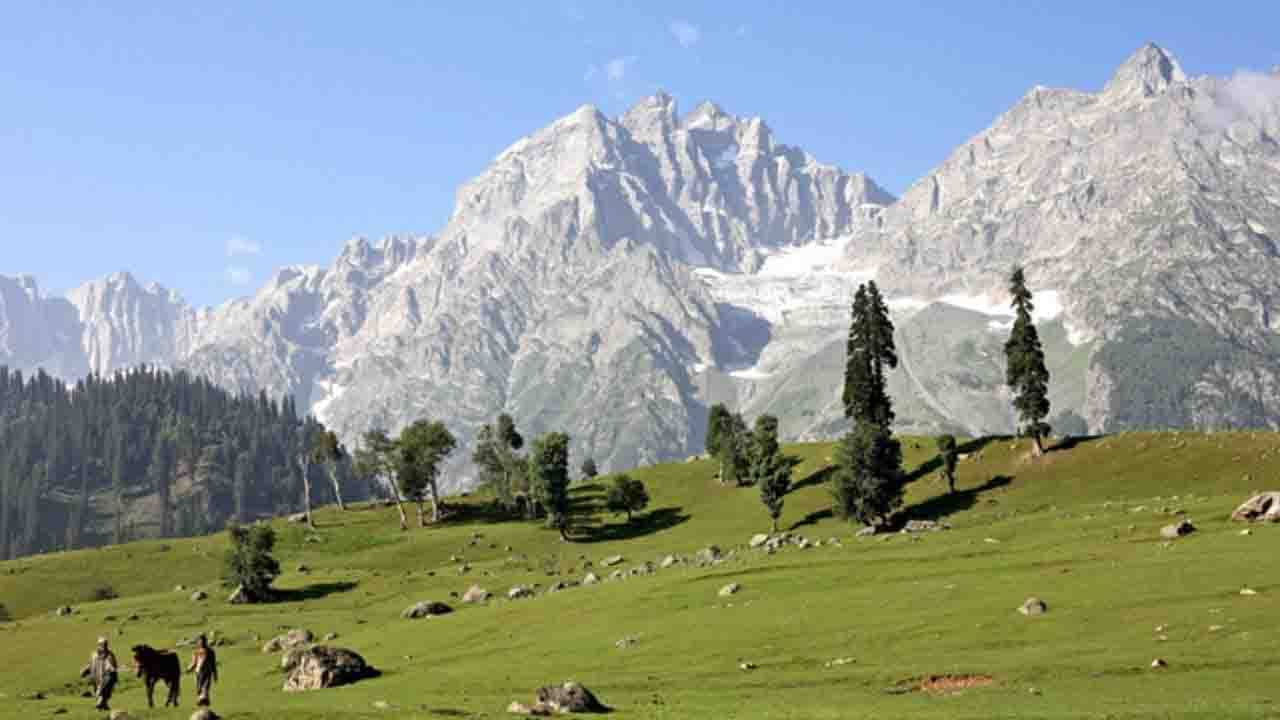 Kashmir: কাশ্মীরের অফবিট জায়গায় ঘুরতে যেতে চান? তাহলে বাদ দেবেন না যেন ইউসমার্গকে!
